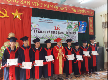LỄ BẾ GIẢNG VÀ TAO BẰNG TỐT NGHIỆP CÁC LỚP TRUNG CẤP TẠI HUYỆN TỦA CHÙA NĂM 2019