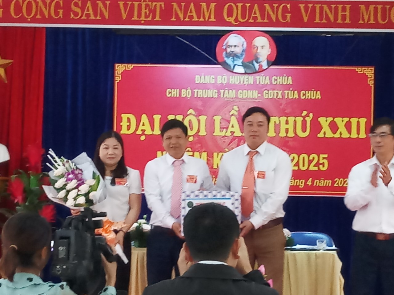 Chi bộ Trung tâm GDNN - GDTX huyện Tủa Chùa tổ chức Đại hội khóa XXI  nhiệm kỳ 2020 – 2022